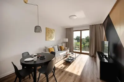Telewizja i/lub zestaw kina domowego w obiekcie Waw - Apartamenty Wilanów III Zdrowa