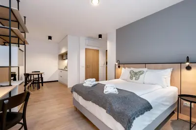 Łóżko lub łóżka w pokoju w obiekcie Hotel Tulip Residences Warsaw Targowa