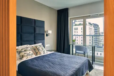 Łóżko lub łóżka w pokoju w obiekcie MENNICA RESIDENCE SUITE APARTMENTS