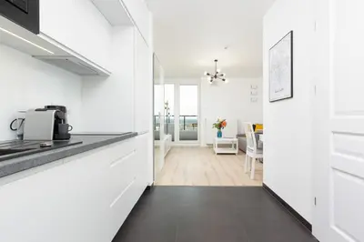 Kuchnia lub aneks kuchenny w obiekcie Elegancki Apartment z Parkingiem by Noclegi Renters