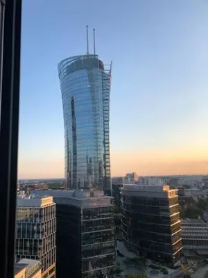 Widok na miasto Warszawa z tego apartamentu