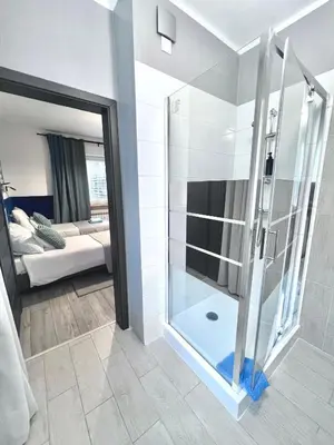 Łóżko lub łóżka w pokoju w obiekcie Pokoje i Apartamenty Willa Bielany