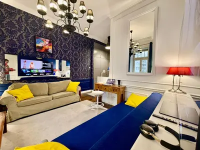Telewizja i/lub zestaw kina domowego w obiekcie DECOR metro WiFi 300 Mbs 65TV Netflix HBO