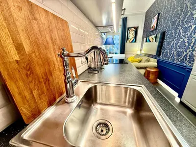 Kuchnia lub aneks kuchenny w obiekcie DECOR metro WiFi 300 Mbs 65TV Netflix HBO