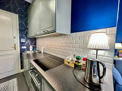 Kuchnia lub aneks kuchenny w obiekcie DECOR metro WiFi 300 Mbs 65TV Netflix HBO