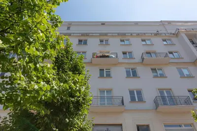 Budynek, w którym mieści się apartament