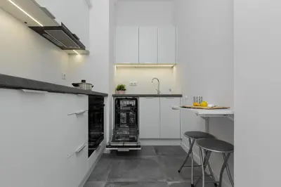 Kuchnia lub aneks kuchenny w obiekcie Golden Apartment Ursynów by Noclegi Renters