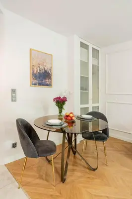 Część wypoczynkowa w obiekcie MKI Apartments - Chmielna 73 C B&B Warsaw City Center Apartment