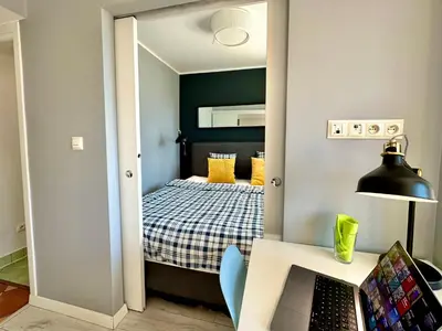 Łóżko lub łóżka w pokoju w obiekcie GOLD 2 King Size Bed, metro x2 free WiFi, 50'TV Netflix, HBO, AppleTV+