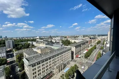 Widok na miasto Warszawa z tego apartamentu