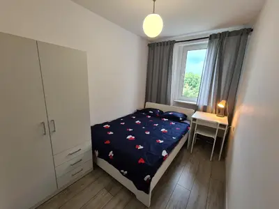 Łóżko lub łóżka w pokoju w obiekcie MirrorRoom PL Airport