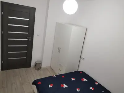 Łóżko lub łóżka w pokoju w obiekcie MirrorRoom PL Airport