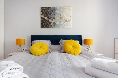 Łóżko lub łóżka w pokoju w obiekcie Apartament Dom przy Okrzei by Renters Prestige