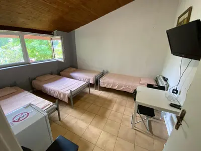 Telewizja i/lub zestaw kina domowego w obiekcie Pokoje Warszawa Modlinska 267 No 2