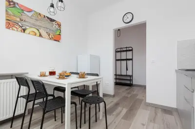 Kuchnia lub aneks kuchenny w obiekcie Kamienica Stanisława Augusta Warszawa by Noclegi Renters