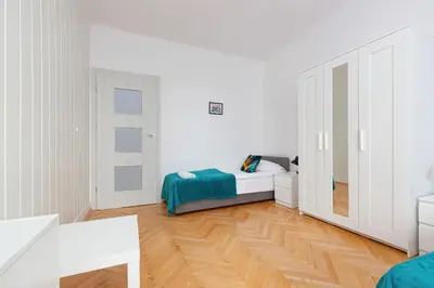 Łóżko lub łóżka w pokoju w obiekcie Kamienica Stanisława Augusta Warszawa by Noclegi Renters