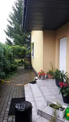 Ogród w obiekcie Apartament z parkingiem