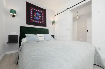 Łóżko lub łóżka w pokoju w obiekcie Schillera Apartments Warsaw by Noclegi Renters