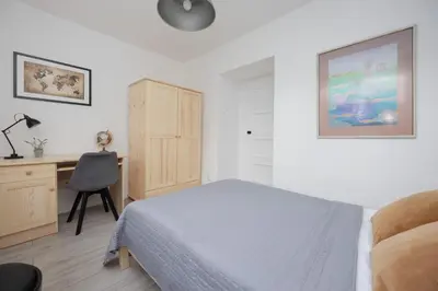 Łóżko lub łóżka w pokoju w obiekcie Schillera Apartments Warsaw by Noclegi Renters