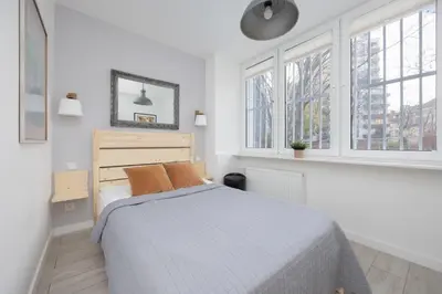 Łóżko lub łóżka w pokoju w obiekcie Schillera Apartments Warsaw by Noclegi Renters