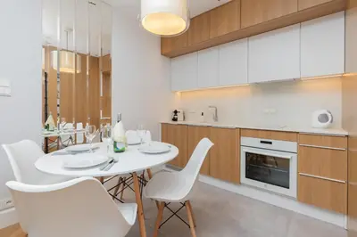 Kuchnia lub aneks kuchenny w obiekcie Mennica Residence - City Center Apartments by Noclegi Renters