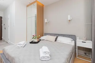 Łóżko lub łóżka w pokoju w obiekcie Mennica Residence - City Center Apartments by Noclegi Renters