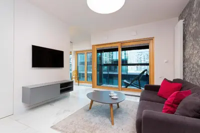 Telewizja i/lub zestaw kina domowego w obiekcie Mennica Residence - City Center Apartments by Noclegi Renters