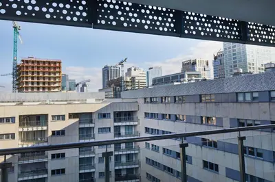 Widok na miasto Warszawa z tego apartamentu