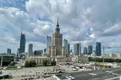 Widok na miasto Warszawa z tego apartamentu