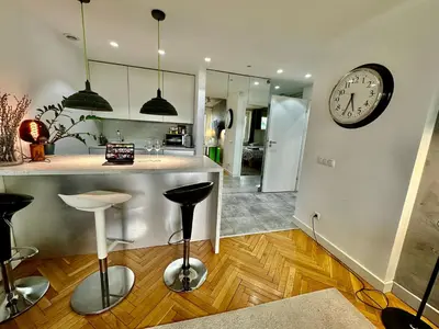 Kuchnia lub aneks kuchenny w obiekcie PALACE 2 WiFi 600 Mbs 55’TV Netflix HBO 2xMetro AppleTV