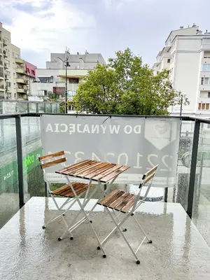 Balkon lub taras w obiekcie SuperApart Wileńska apt29 - Komfort na warszawskiej Pradze