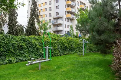 Ogród w obiekcie Atrium Ursus Warsaw Apartments by Noclegi Renters