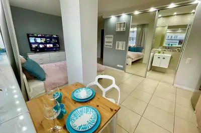Kuchnia lub aneks kuchenny w obiekcie GOLD 3 Metro x2 WiFi 300 Mbs 60'TV Netflix HBO AppleTV+