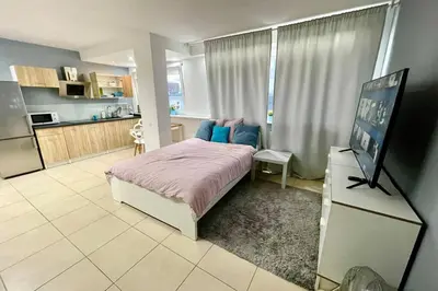 Kuchnia lub aneks kuchenny w obiekcie GOLD 3 Metro x2 WiFi 300 Mbs 60'TV Netflix HBO AppleTV+
