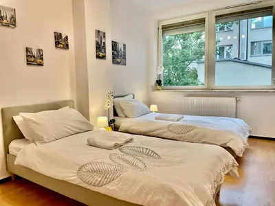Łóżko lub łóżka w pokoju w obiekcie Warsaw Concierge Wola Ratusz
