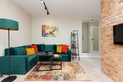 Telewizja i/lub zestaw kina domowego w obiekcie Apartments City Center Ochota by Noclegi Renters