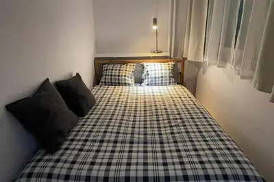 Łóżko lub łóżka w pokoju w obiekcie Super Apartament SAWA 2 Metro WiFi 500 mbs TV'50 Netflix HBO AppleTV+