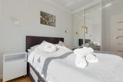 Łóżko lub łóżka w pokoju w obiekcie Apartamenty Ogrodowa Business Wola by Renters Prestige