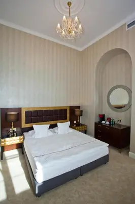 Łóżko lub łóżka w pokoju w obiekcie Tiffi Old Town Hotel