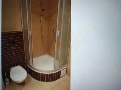 Łazienka w obiekcie Nice room with 2 shared bathrooms ,WC , 2km to old town -100m from Metro Szwedzka