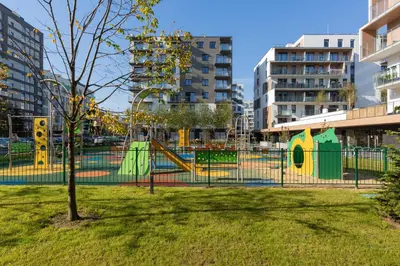 Plac zabaw dla dzieci w obiekcie Forum Wola Jana Kazimierza Apartment by Noclegi Renters