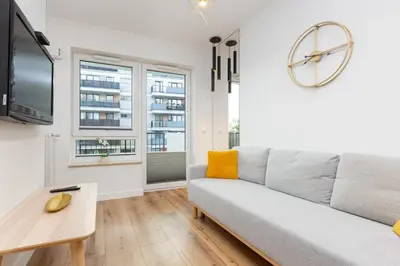 Telewizja i/lub zestaw kina domowego w obiekcie Atrium Promenada Apartments Gocław by Noclegi Renters