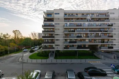 Budynek, w którym mieści się apartament