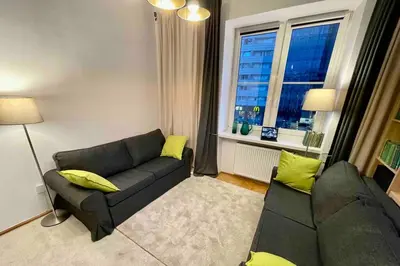 Część wypoczynkowa w obiekcie Super SQUARE Metro x2 fast WiFi 55'TV Netflix HBO AppleTV+ AmazonTV
