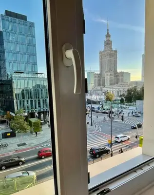 Widok na miasto Warszawa z tego apartamentu