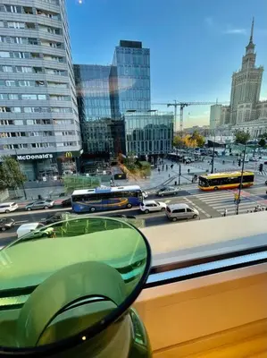 Widok na miasto Warszawa z tego apartamentu