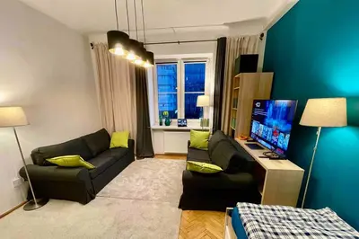 Telewizja i/lub zestaw kina domowego w obiekcie Super SQUARE Metro x2 fast WiFi 55'TV Netflix HBO AppleTV+ AmazonTV
