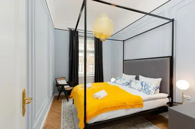Łóżko lub łóżka w pokoju w obiekcie LUX Golden Apartment Praga Kępna by Renters Prestige