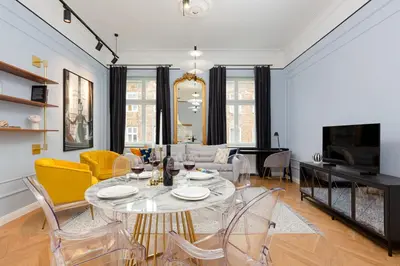 Telewizja i/lub zestaw kina domowego w obiekcie LUX Golden Apartment Praga Kępna by Renters Prestige