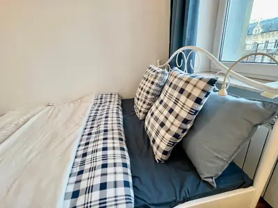 Łóżko lub łóżka w pokoju w obiekcie DECOR 2 metro fast WiFI 55’TV Netflix HBO cozy